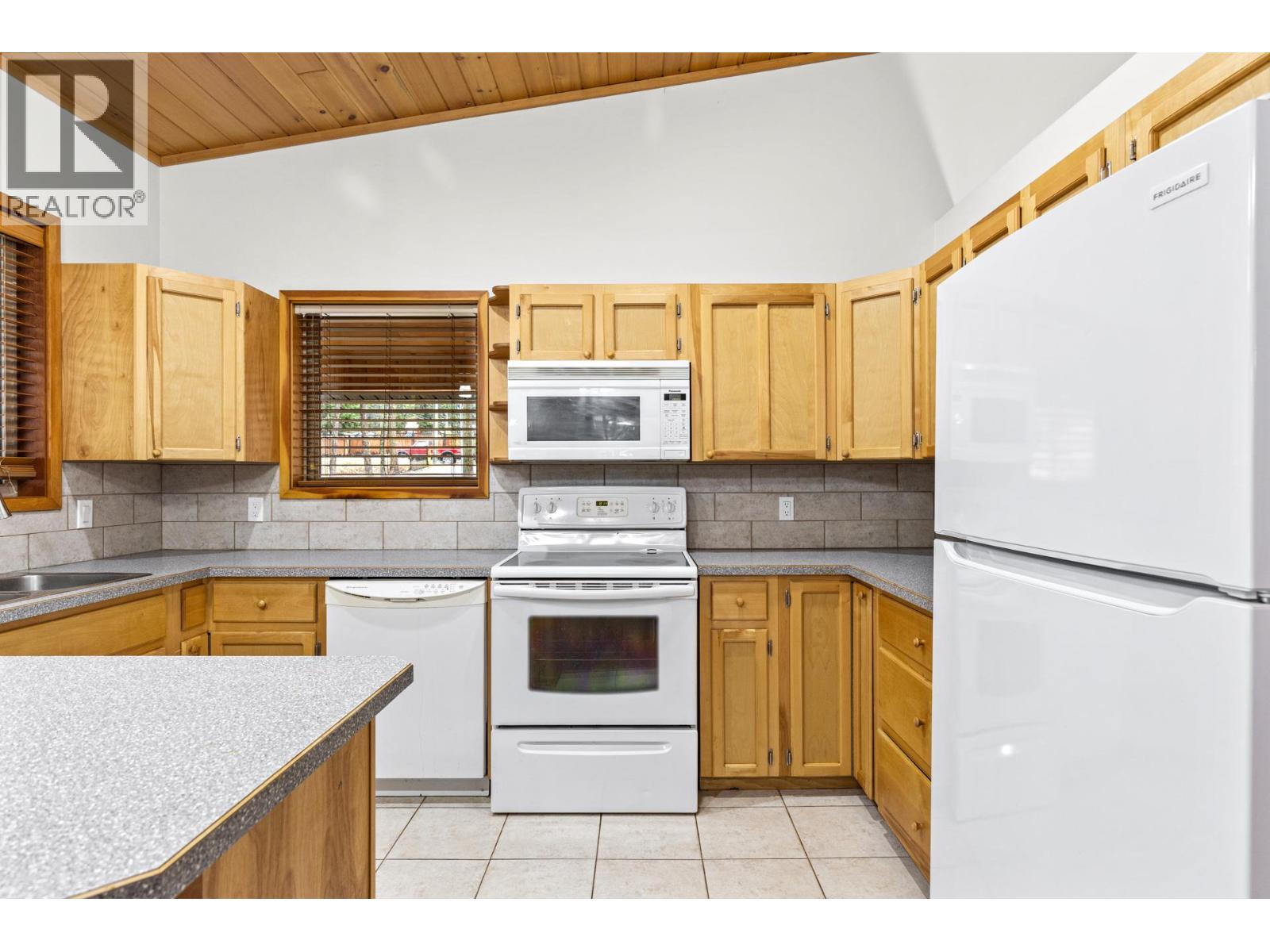 849 Balsam Road, Kelowna, British Columbia  V1Z 3V7 - Photo 6 - 10366529