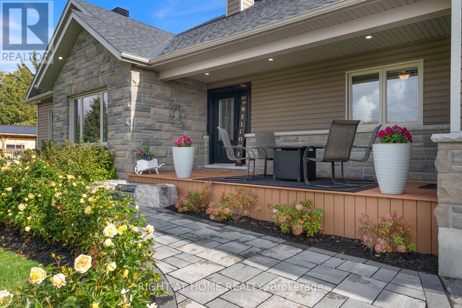 71 Wakeford Road, Kawartha Lakes (Mariposa), Ontario  K0M 2C0 - Photo 3 - X12481603