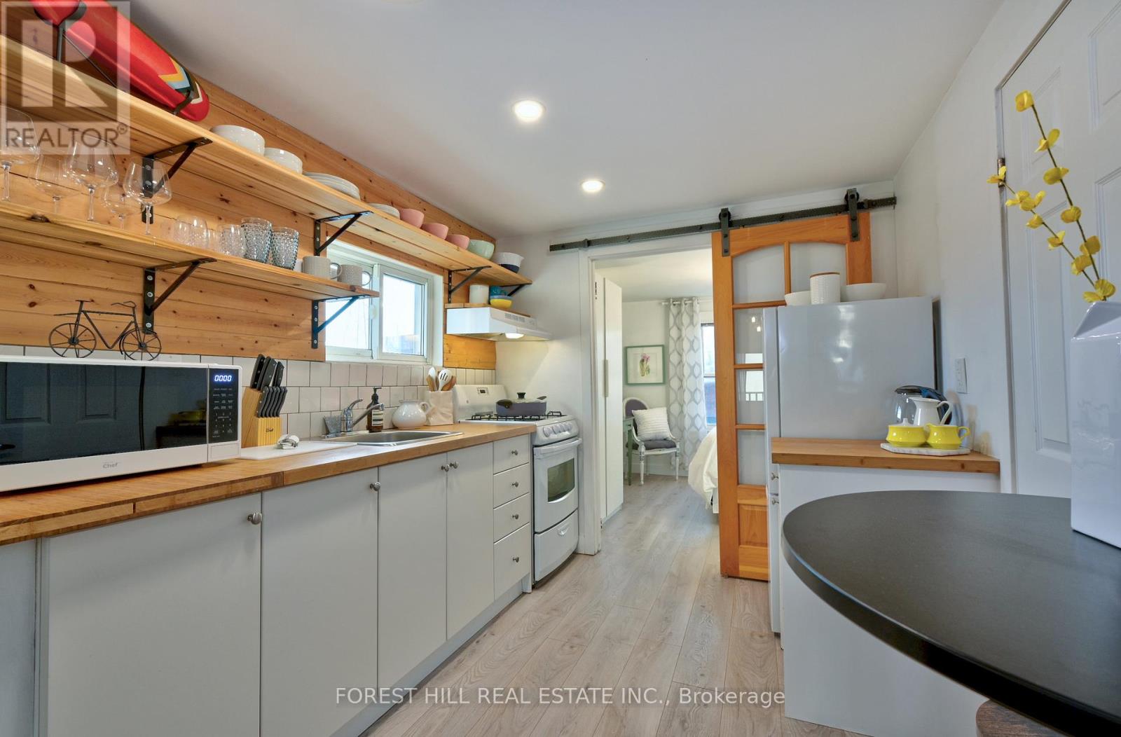 325 Westmoreland Avenue N, Toronto, Ontario  M6H 3A6 - Photo 10 - W12481564