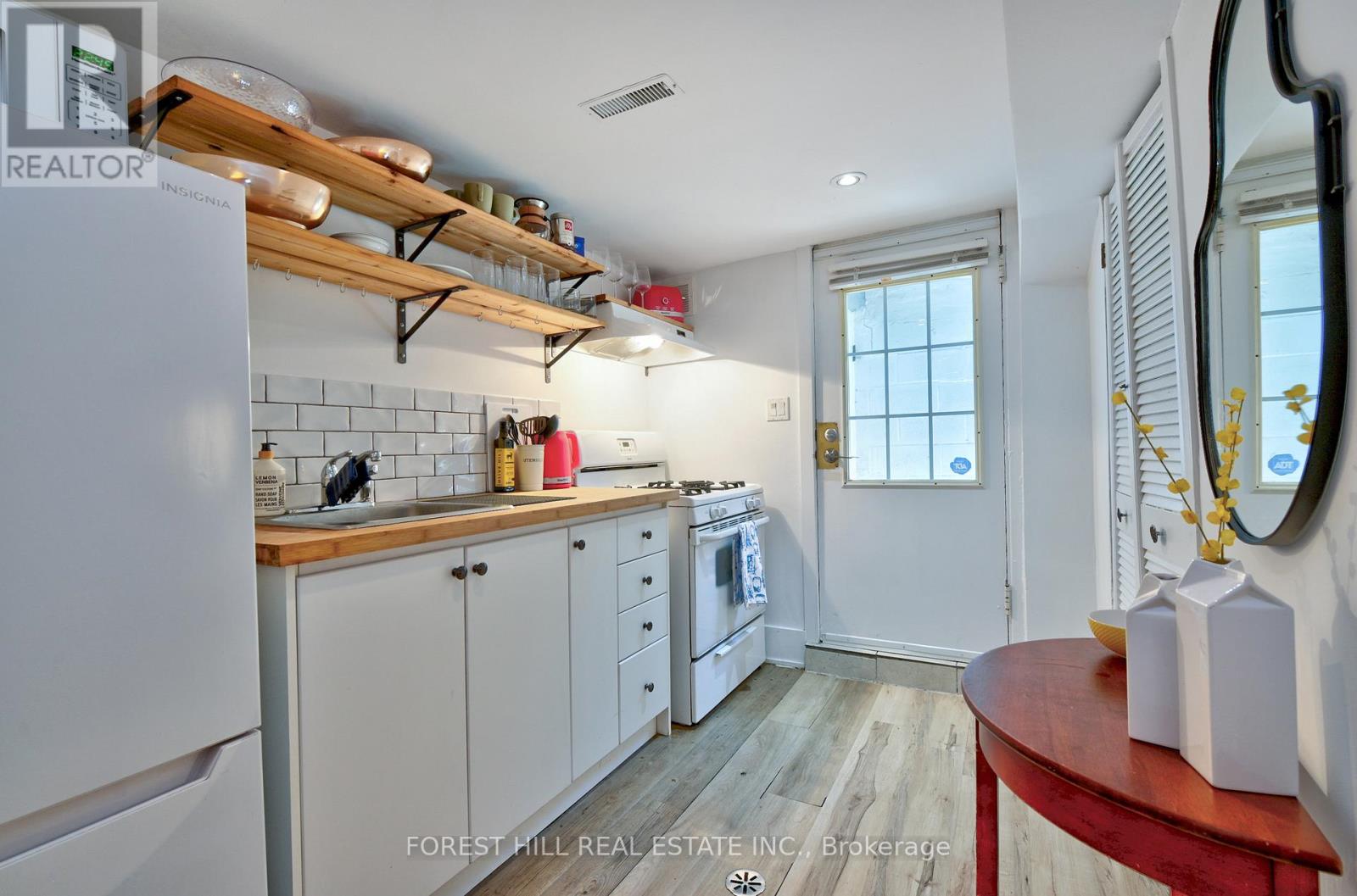 325 Westmoreland Avenue N, Toronto, Ontario  M6H 3A6 - Photo 12 - W12481564