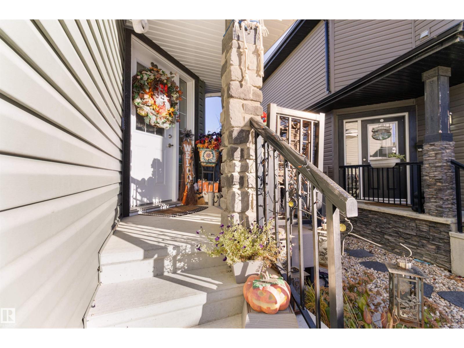 17604 10 Av Sw, Edmonton, Alberta  T6W 1Z8 - Photo 3 - E4463460