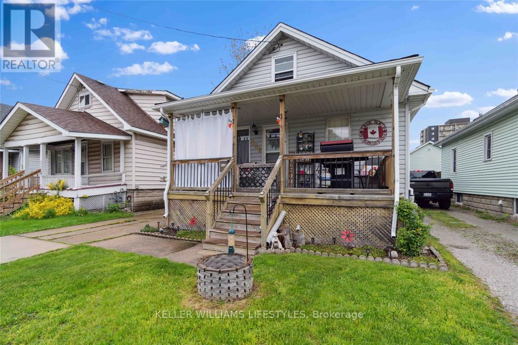 356 Exmouth Street, Sarnia, Ontario  N7T 5N6 - Photo 2 - X12481634