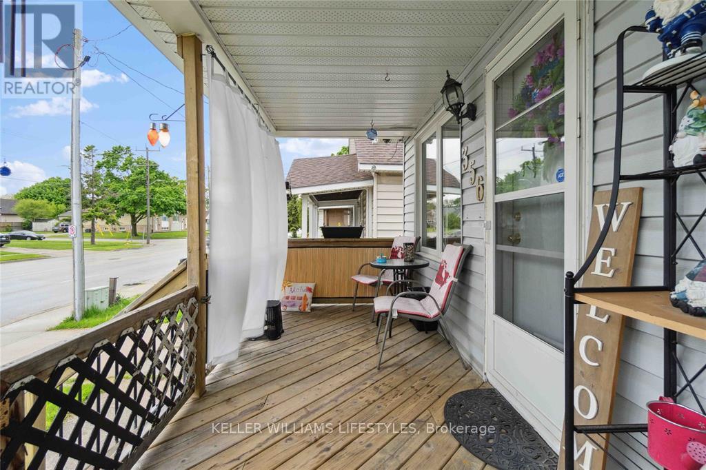 356 Exmouth Street, Sarnia, Ontario  N7T 5N6 - Photo 5 - X12481634