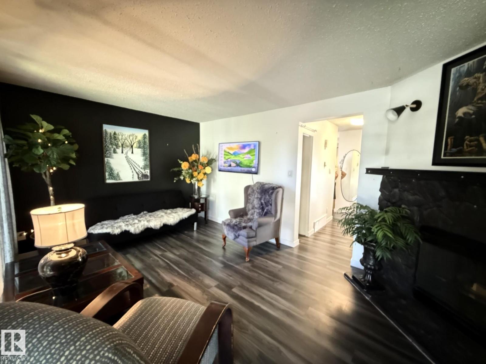 3127 109 St Nw, Edmonton, Alberta  T6J 3E6 - Photo 3 - E4463370