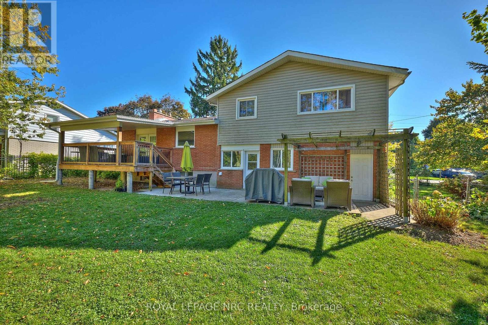 13 Damude Drive, Pelham (Fonthill), Ontario  L0S 1E0 - Photo 21 - X12481593