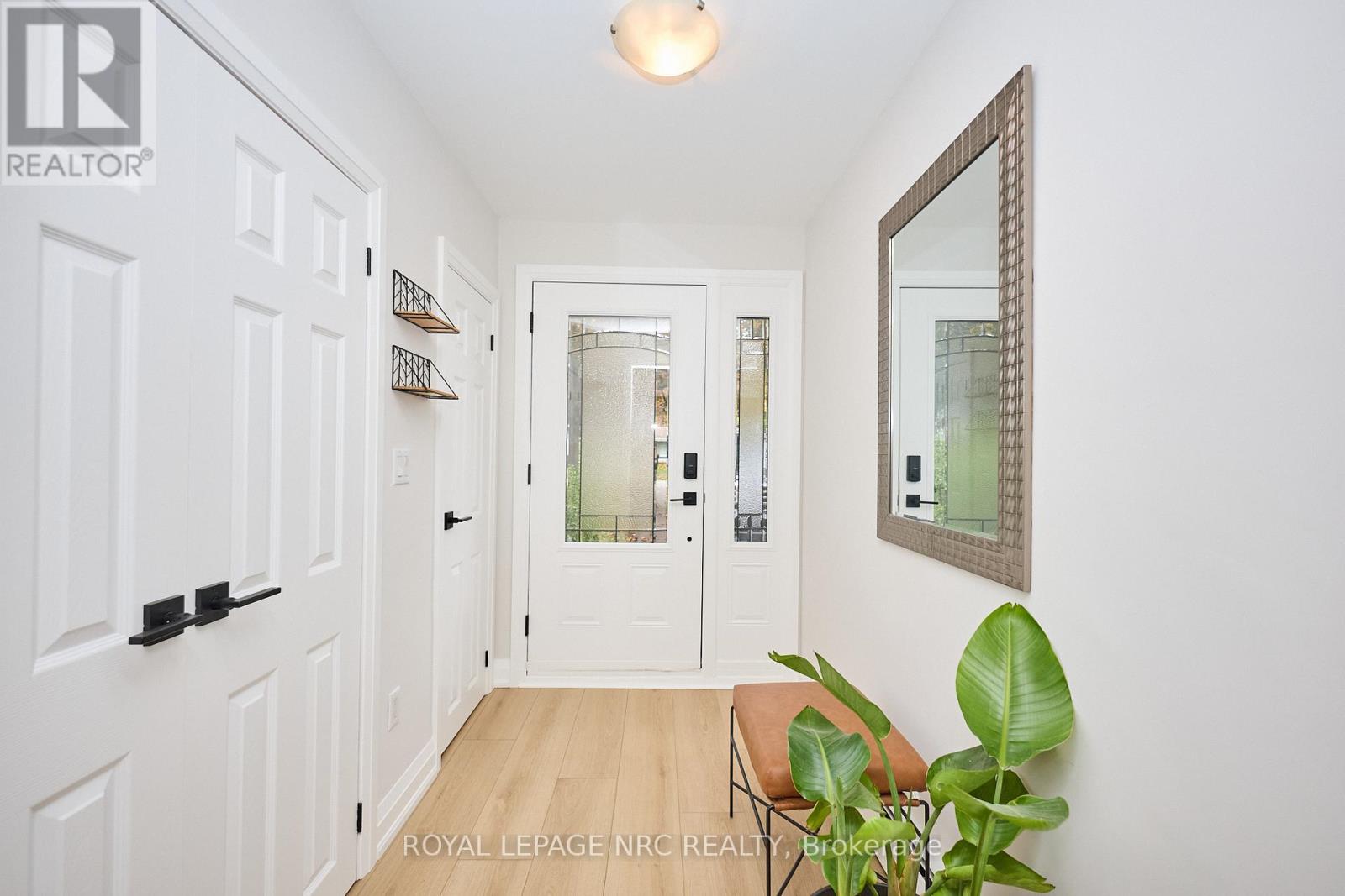 13 Damude Drive, Pelham (Fonthill), Ontario  L0S 1E0 - Photo 22 - X12481593