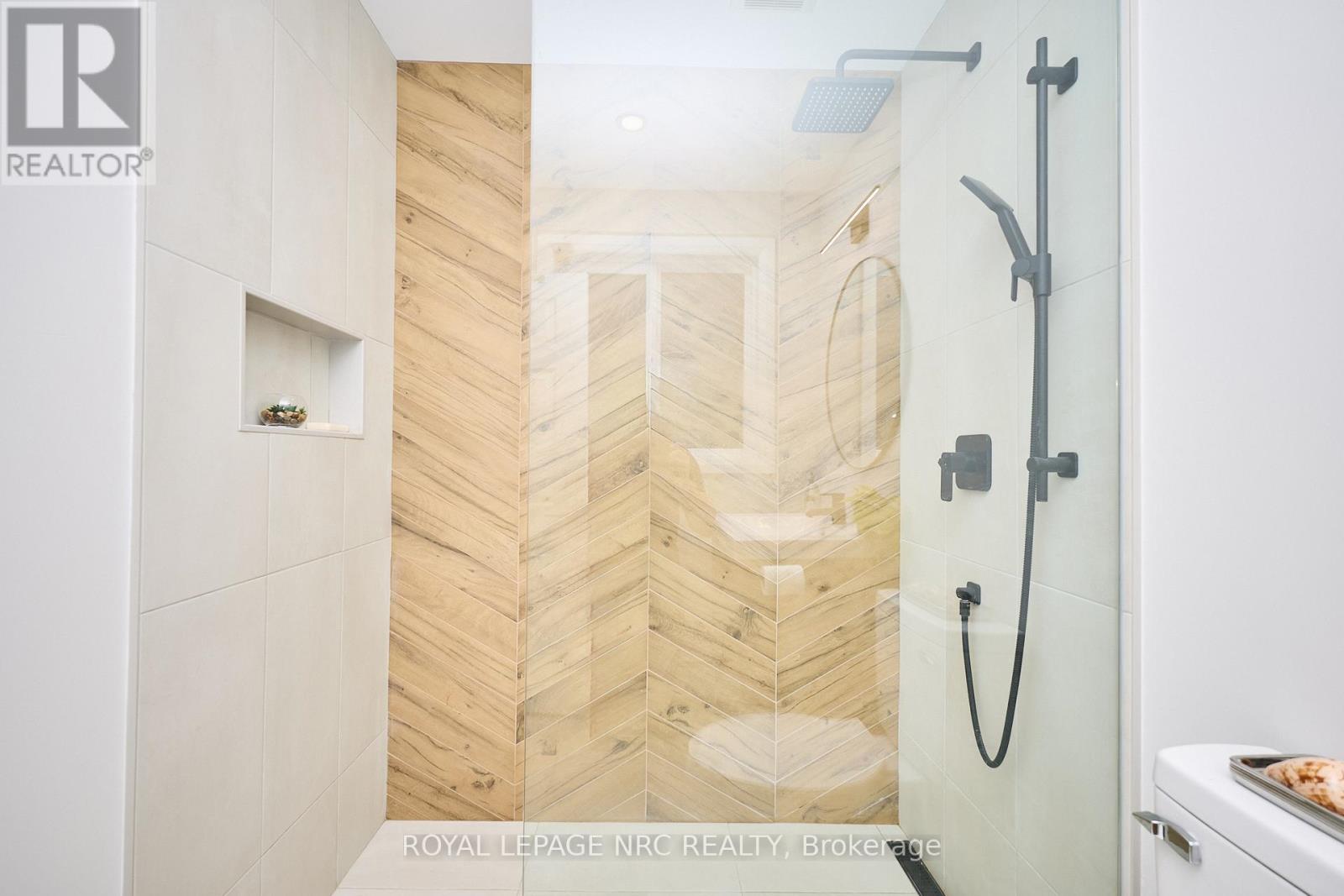 13 Damude Drive, Pelham (Fonthill), Ontario  L0S 1E0 - Photo 26 - X12481593