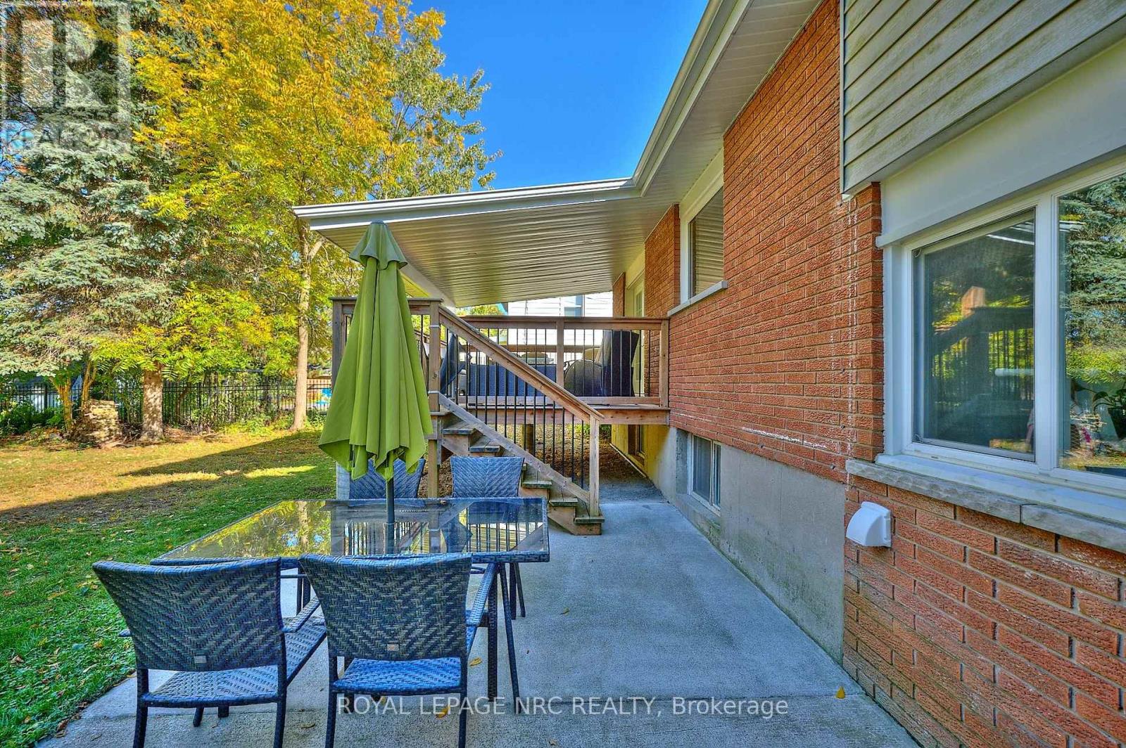 13 Damude Drive, Pelham, Ontario  L0S 1E0 - Photo 3 - X12481593