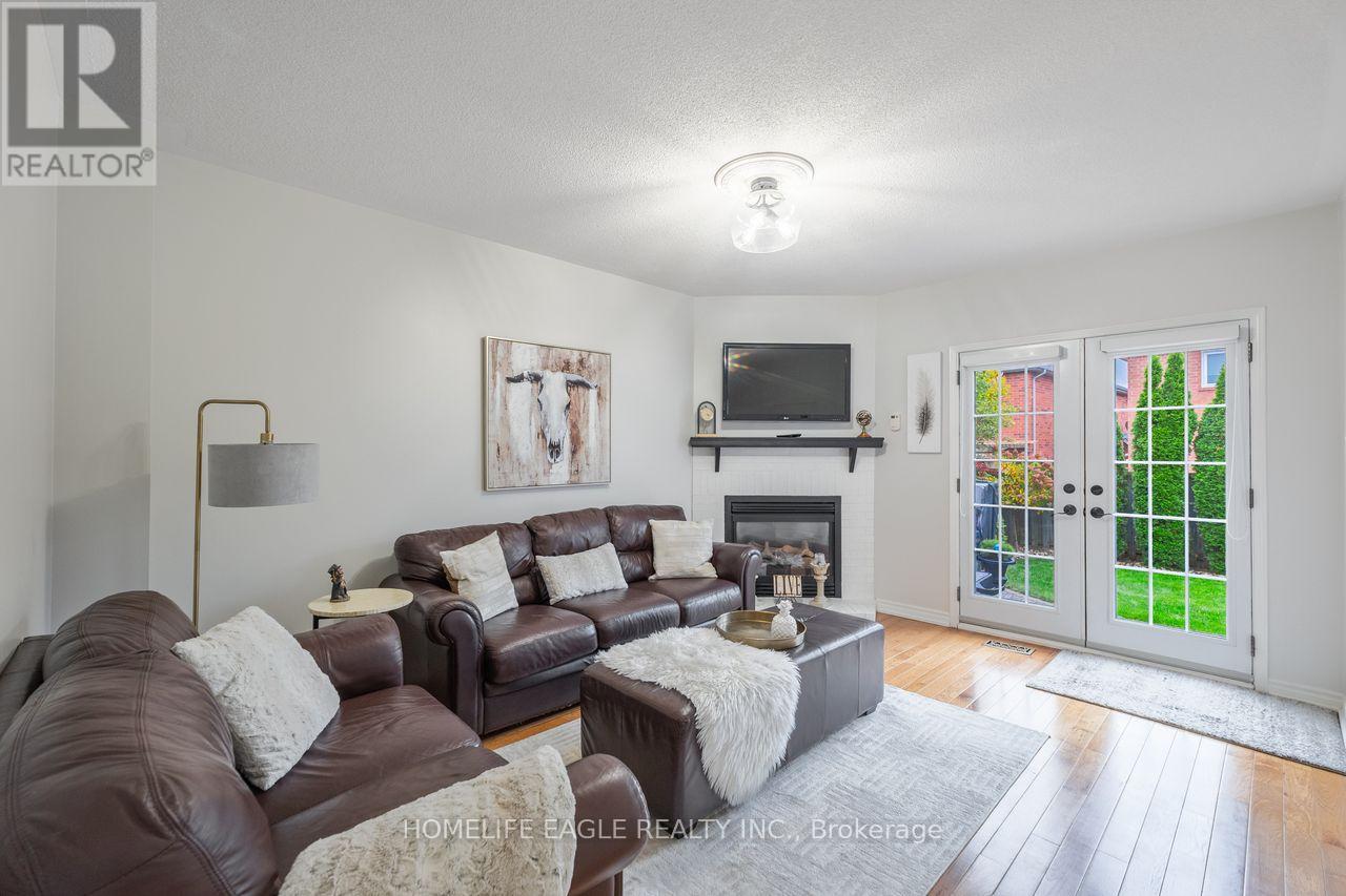 114 Surgeoner Crescent, Newmarket, Ontario  L3X 2L2 - Photo 10 - N12479414