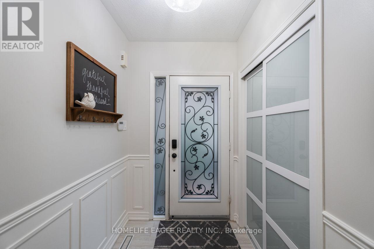 114 Surgeoner Crescent, Newmarket, Ontario  L3X 2L2 - Photo 5 - N12479414