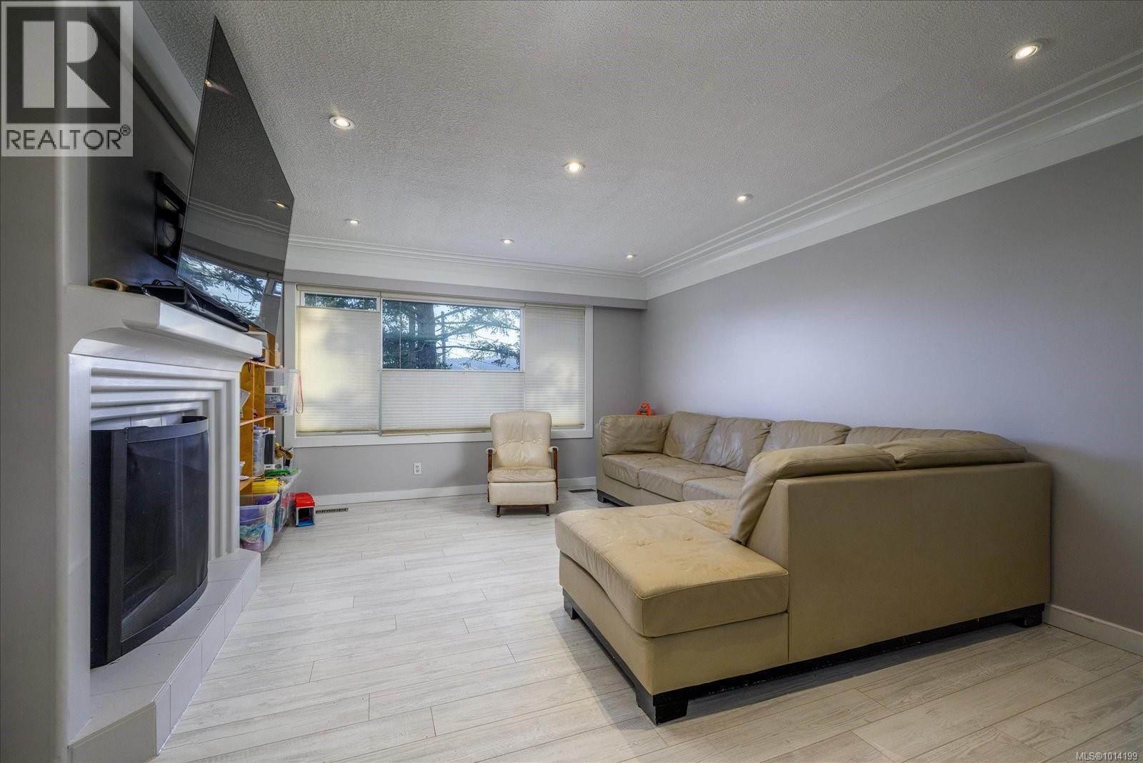 Property at 1732 James Way image 5