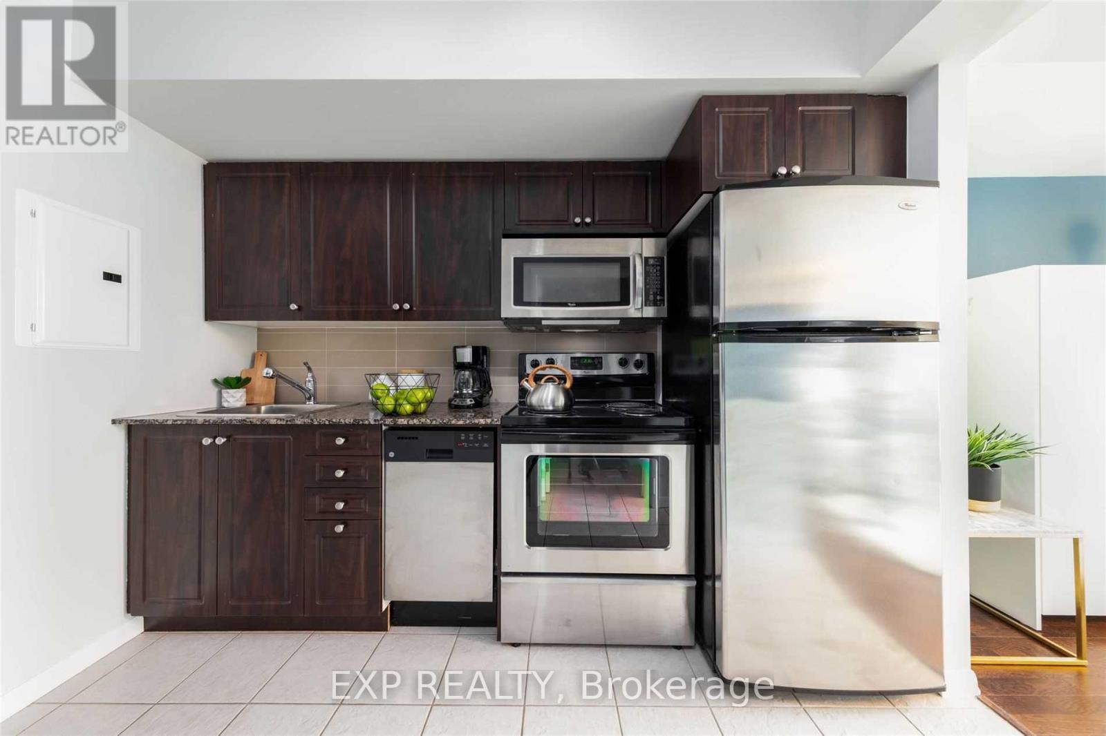 1206 - 215 Fort York Boulevard, Toronto, Ontario  M5V 4A2 - Photo 11 - C12481585