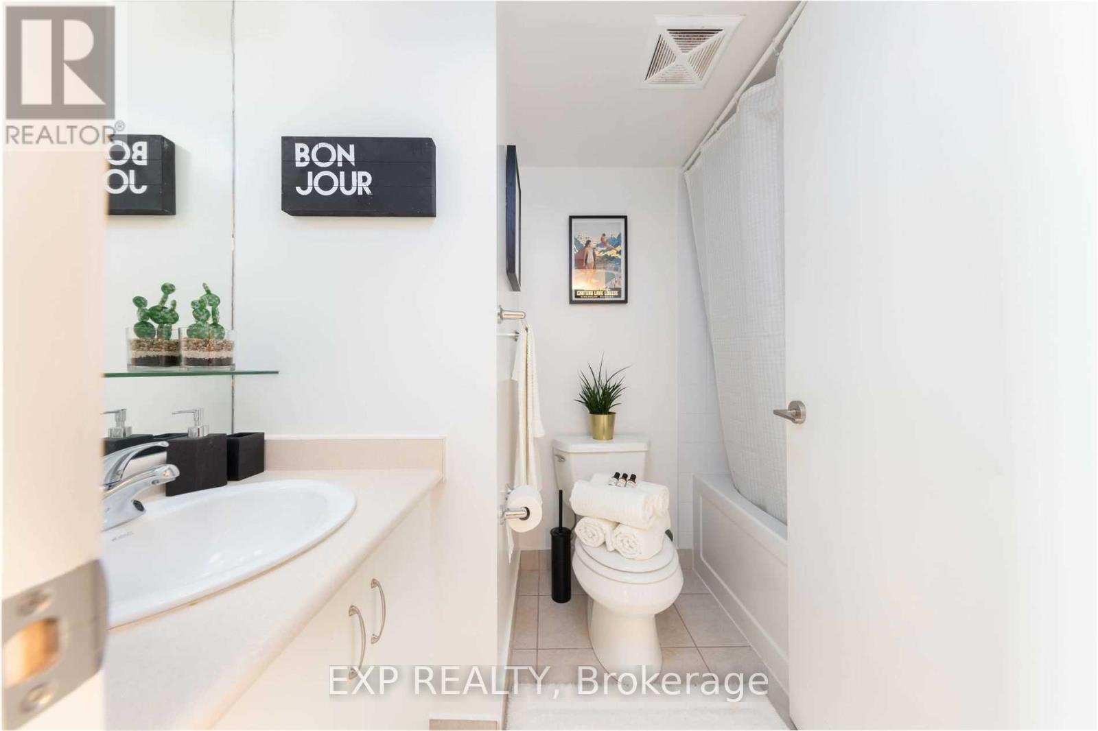 1206 - 215 Fort York Boulevard, Toronto, Ontario  M5V 4A2 - Photo 13 - C12481585