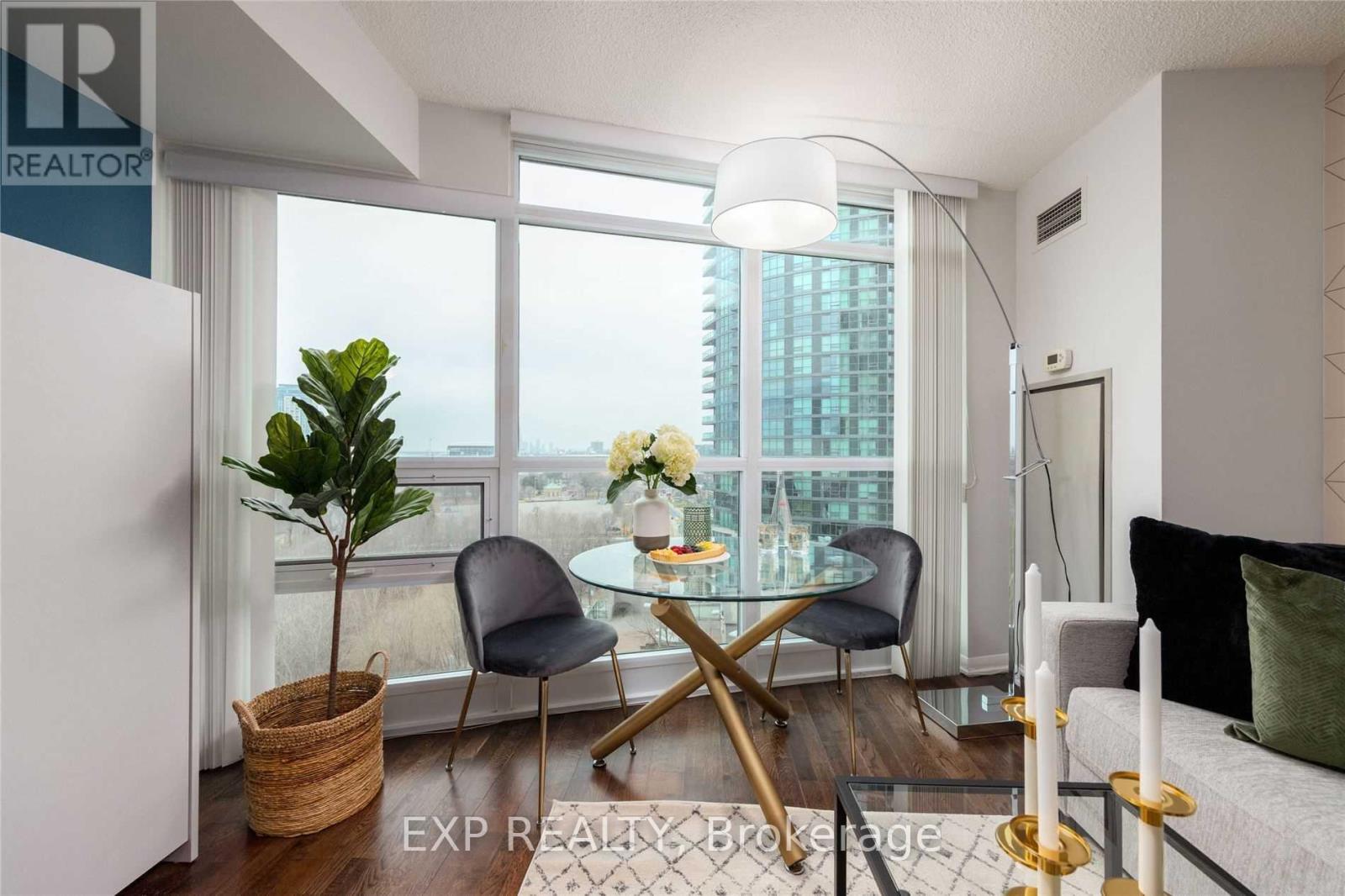 1206 - 215 Fort York Boulevard, Toronto, Ontario  M5V 4A2 - Photo 3 - C12481585