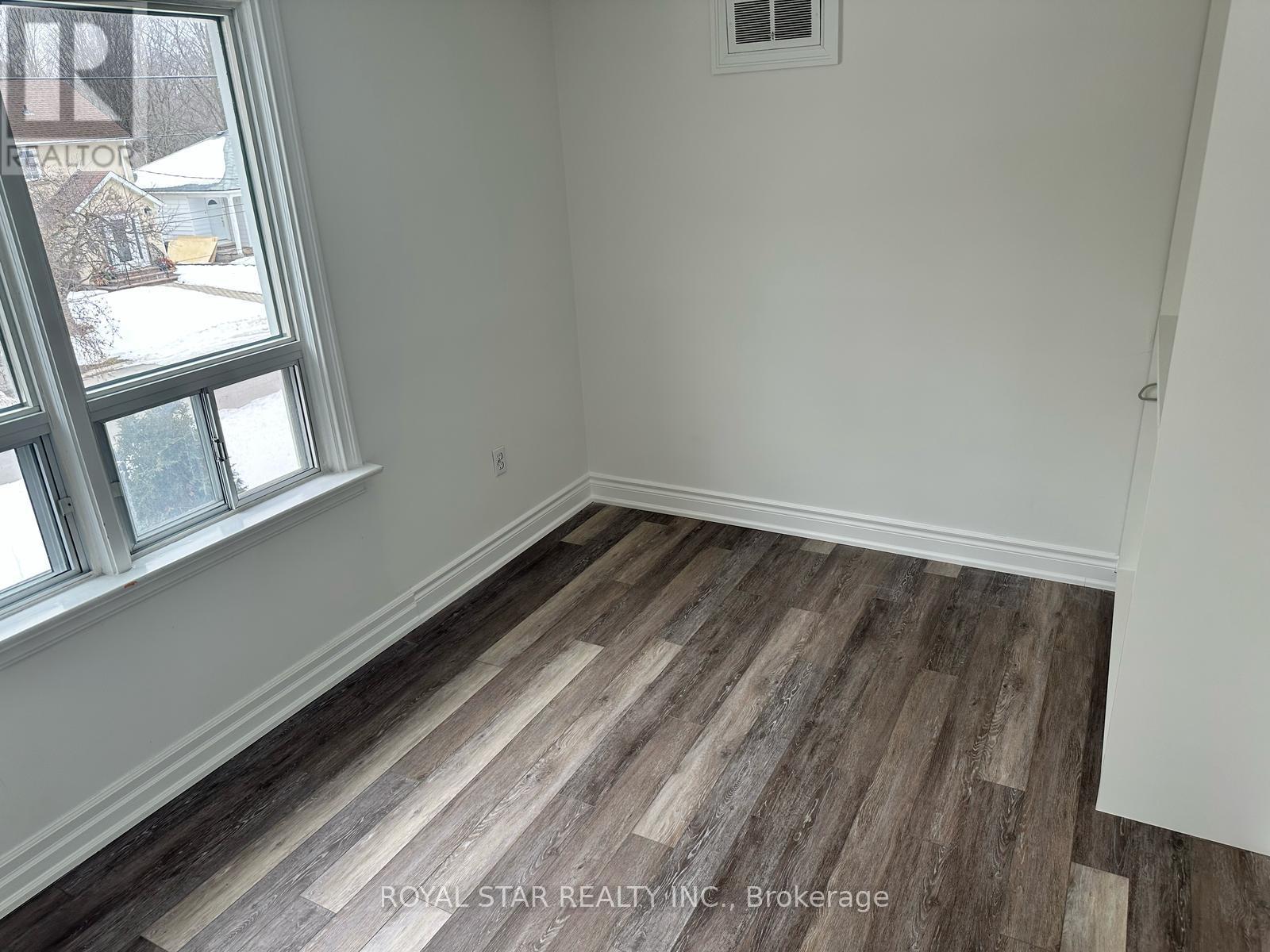 9 Roycrest Avenue, Toronto, Ontario  M2N 1R1 - Photo 11 - C12481591
