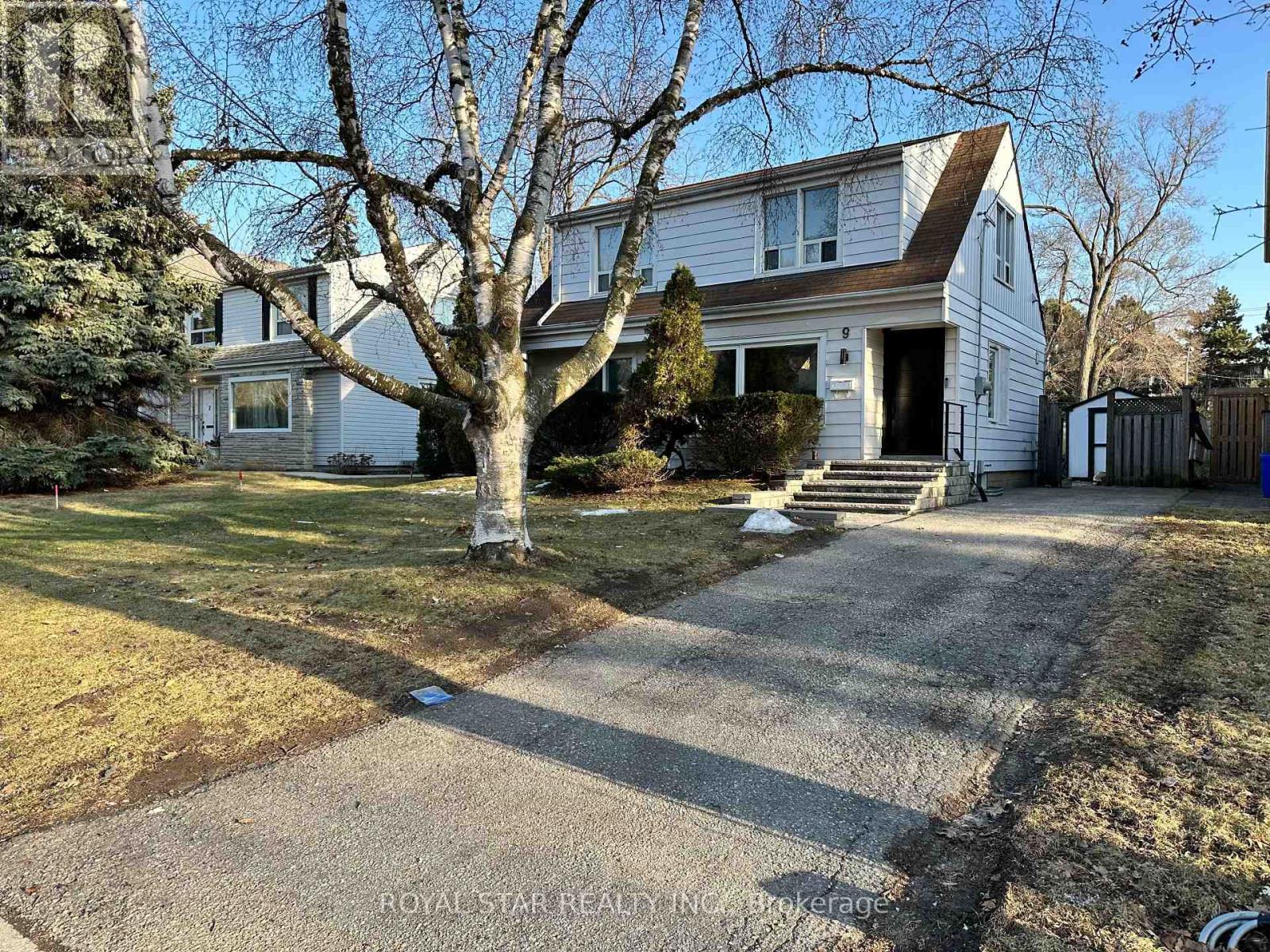 9 Roycrest Avenue, Toronto, Ontario  M2N 1R1 - Photo 2 - C12481591