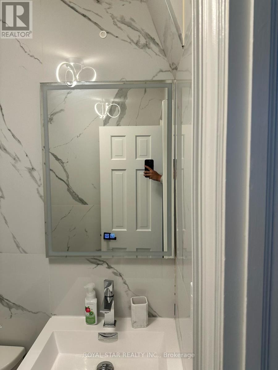 9 Roycrest Avenue, Toronto, Ontario  M2N 1R1 - Photo 21 - C12481591