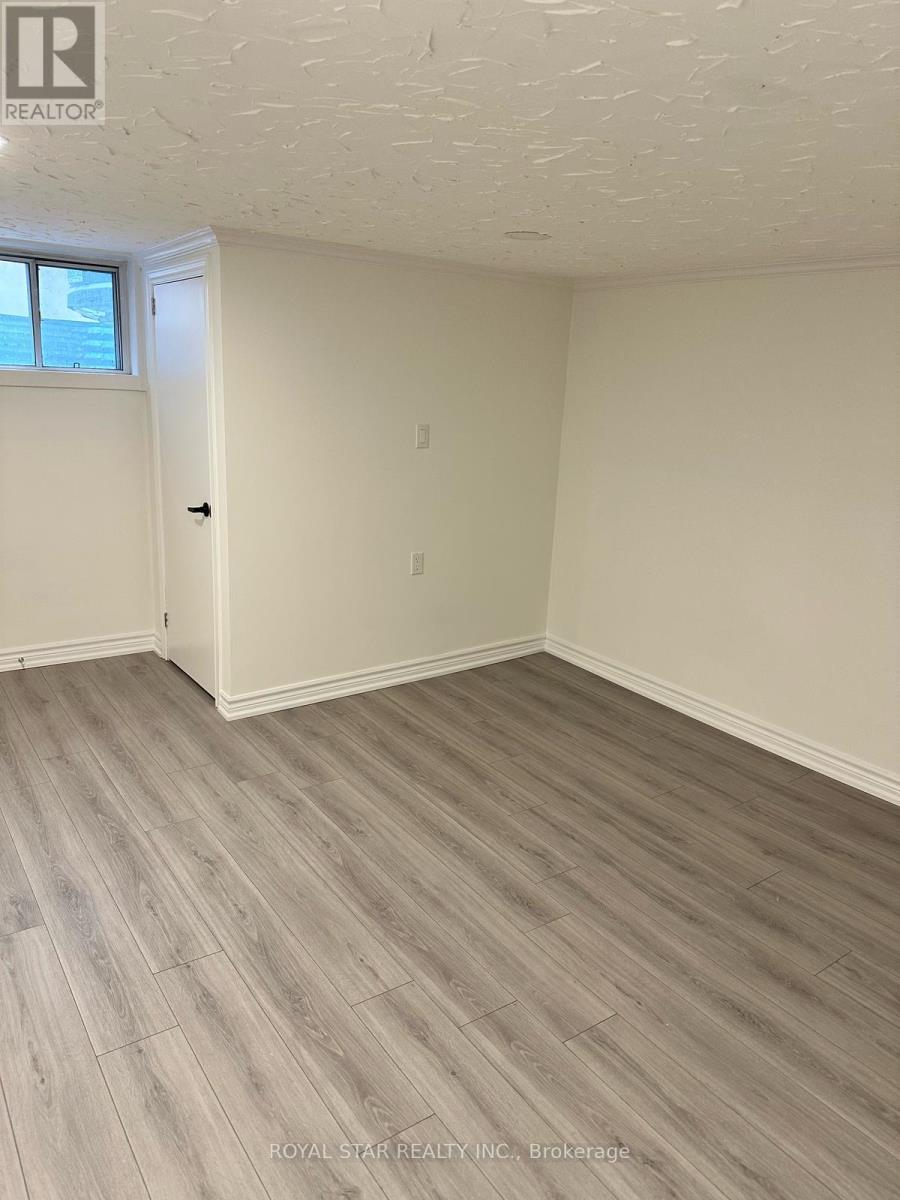 9 Roycrest Avenue, Toronto, Ontario  M2N 1R1 - Photo 25 - C12481591