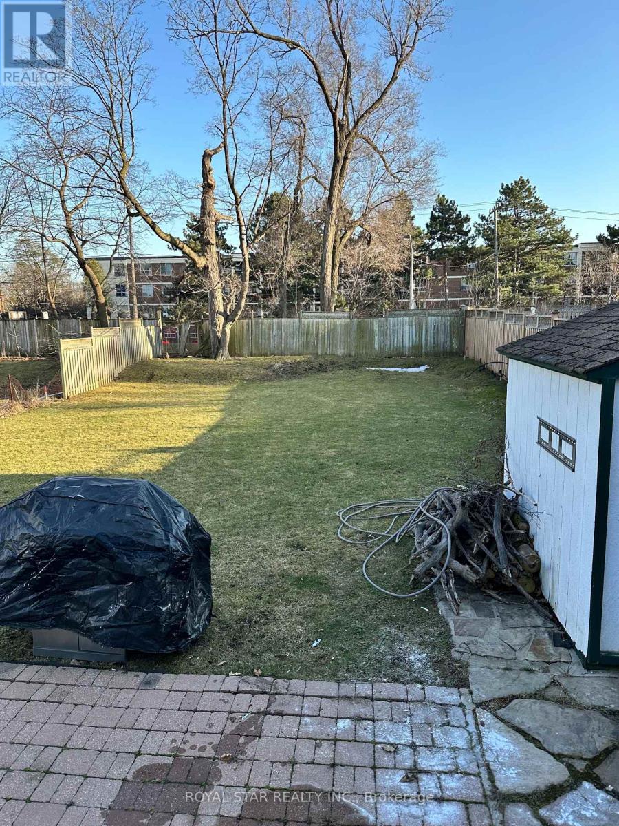 9 Roycrest Avenue, Toronto, Ontario  M2N 1R1 - Photo 29 - C12481591