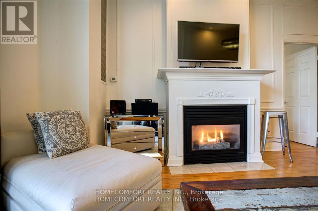 701 - 8 Wellesley Street E, Toronto, Ontario  M4Y 3B2 - Photo 3 - C12481595