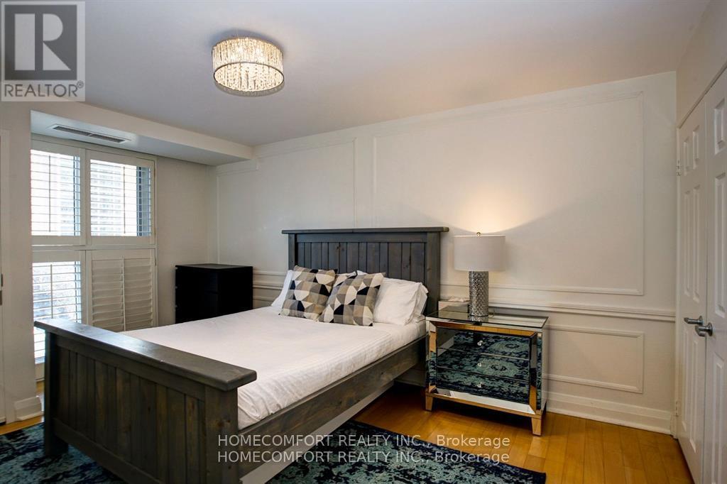 701 - 8 Wellesley Street E, Toronto, Ontario  M4Y 3B2 - Photo 4 - C12481595