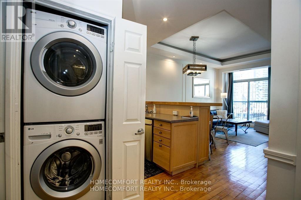 701 - 8 Wellesley Street E, Toronto, Ontario  M4Y 3B2 - Photo 8 - C12481595