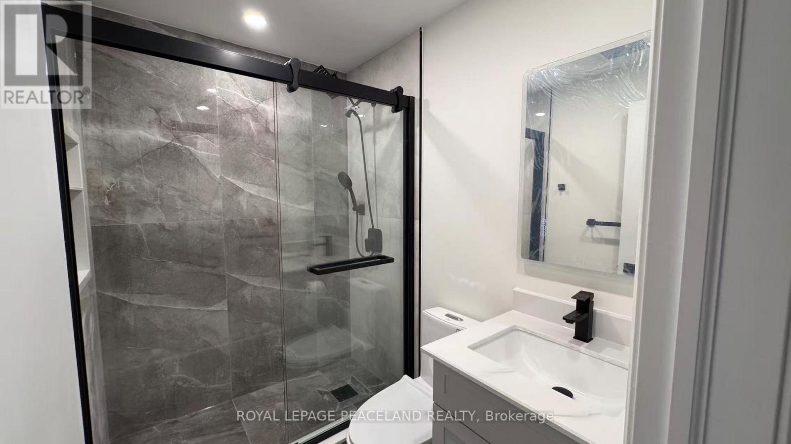 Upper/utility Included - 66 Paperbirch Drive, Toronto, Ontario  M3C 2E7 - Photo 10 - C12481616