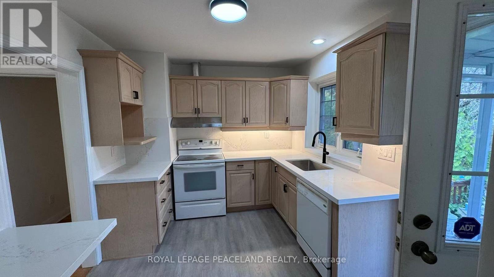 Upper/utility Included - 66 Paperbirch Drive, Toronto, Ontario  M3C 2E7 - Photo 3 - C12481616