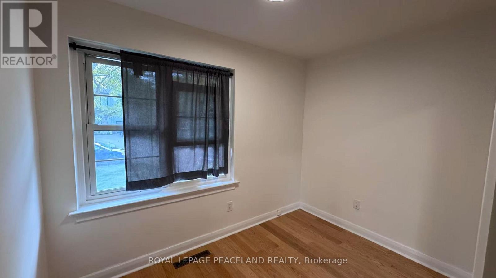Upper/utility Included - 66 Paperbirch Drive, Toronto, Ontario  M3C 2E7 - Photo 6 - C12481616