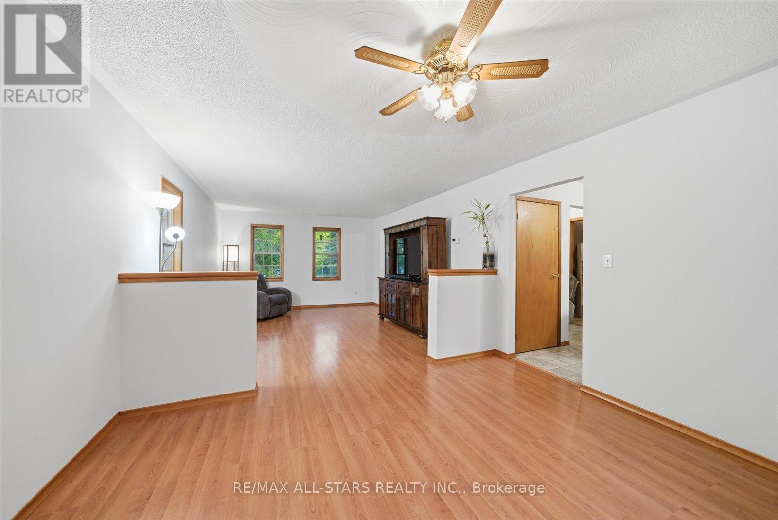 62 Evelyn Avenue, Georgina, Ontario  L4P 3C8 - Photo 13 - N12481439