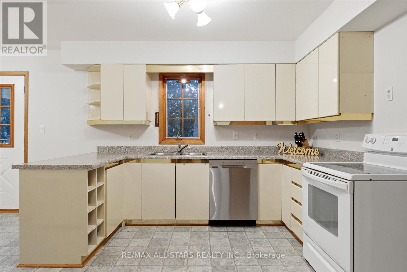 62 Evelyn Avenue, Georgina, Ontario  L4P 3C8 - Photo 14 - N12481439