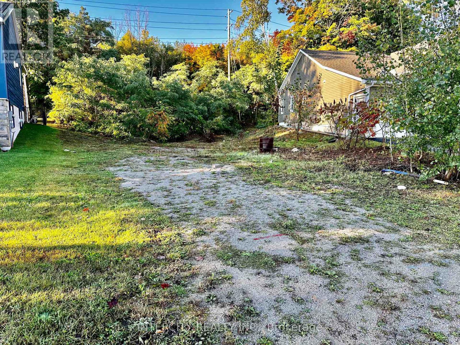 560 Taylor Drive N, Midland, Ontario  L4R 0E2 - Photo 2 - S12481491