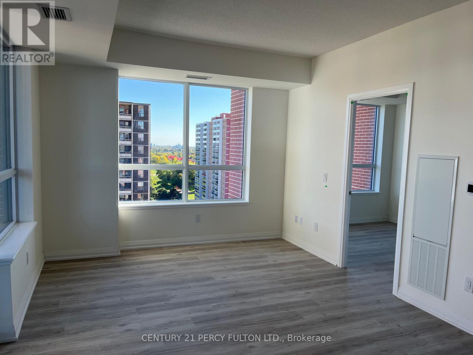 1307 - 3260 Sheppard Avenue E, Toronto, Ontario  M1T 3K3 - Photo 4 - E12481581