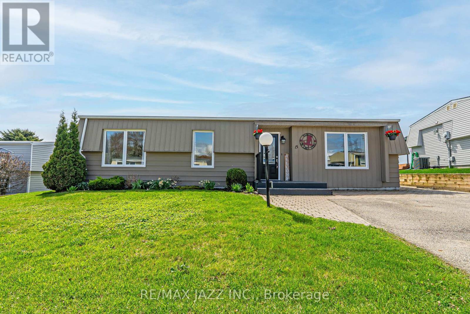 15 Bluffs Road, Clarington, Ontario  L1B 1A3 - Photo 2 - E12481651