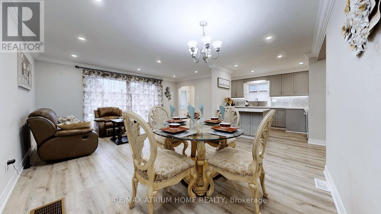 347 Osiris Drive, Richmond Hill, Ontario  L4C 2P6 - Photo 2 - N12481592