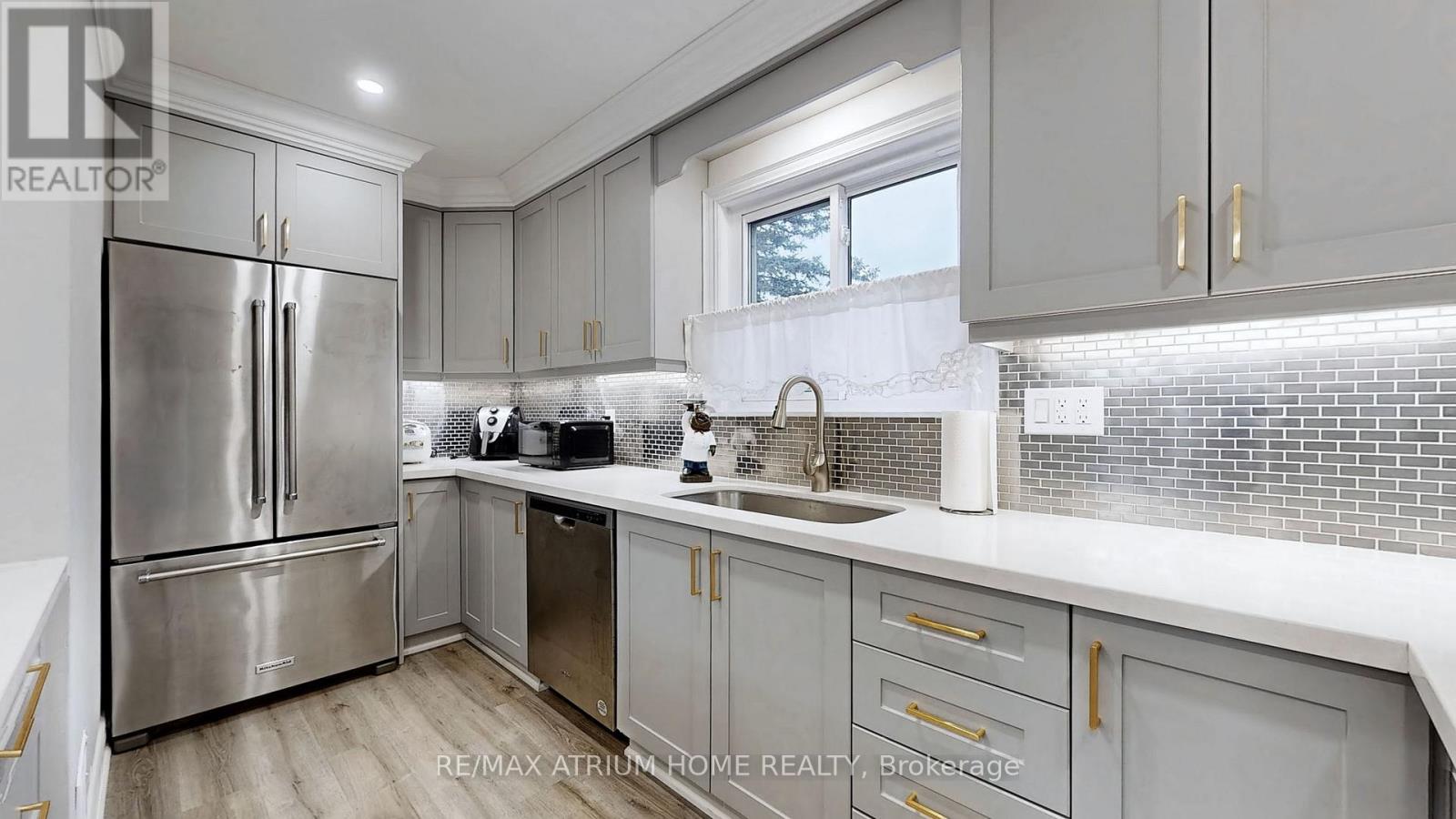 347 Osiris Drive, Richmond Hill, Ontario  L4C 2P6 - Photo 4 - N12481592