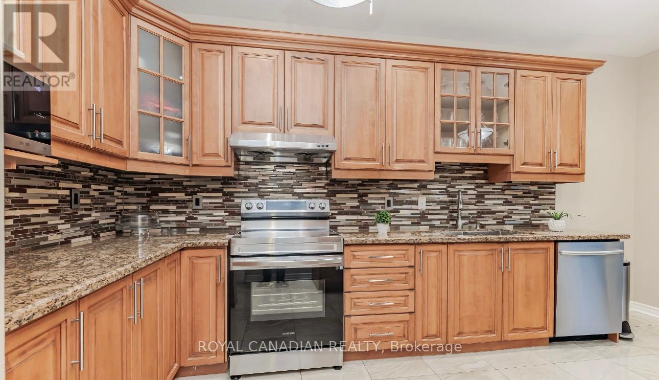 Upper - 62 Angelucci Drive, Brampton, Ontario  L6P 1G8 - Photo 3 - W12481584