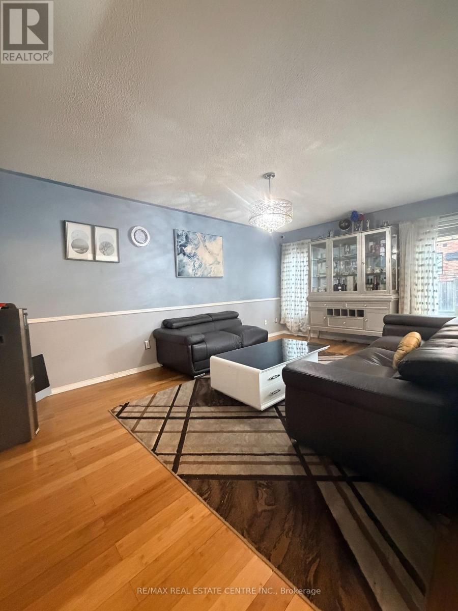 23 Capistro Street, Brampton, Ontario  L7A 3J2 - Photo 12 - W12481607
