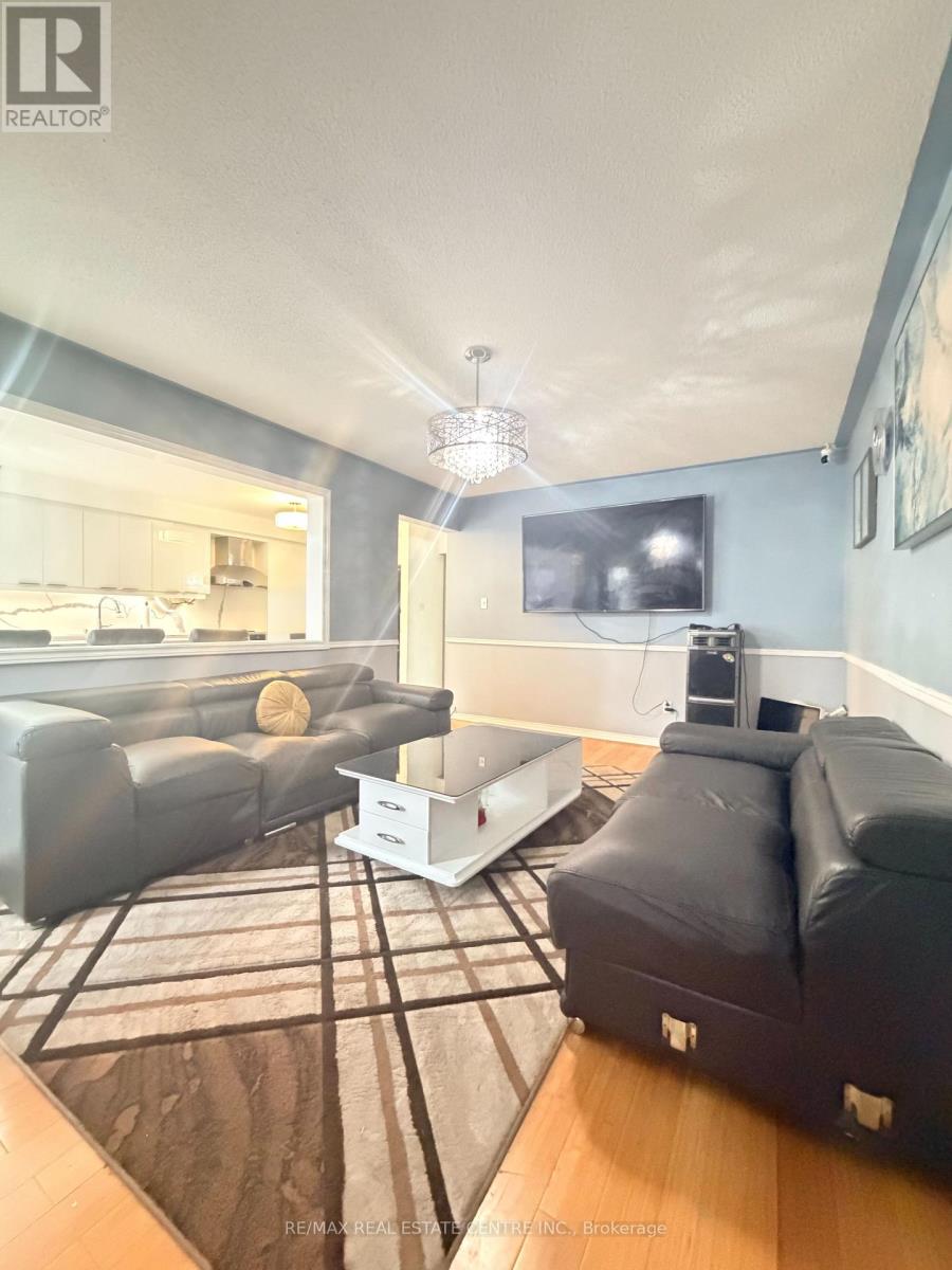 23 Capistro Street, Brampton, Ontario  L7A 3J2 - Photo 13 - W12481607