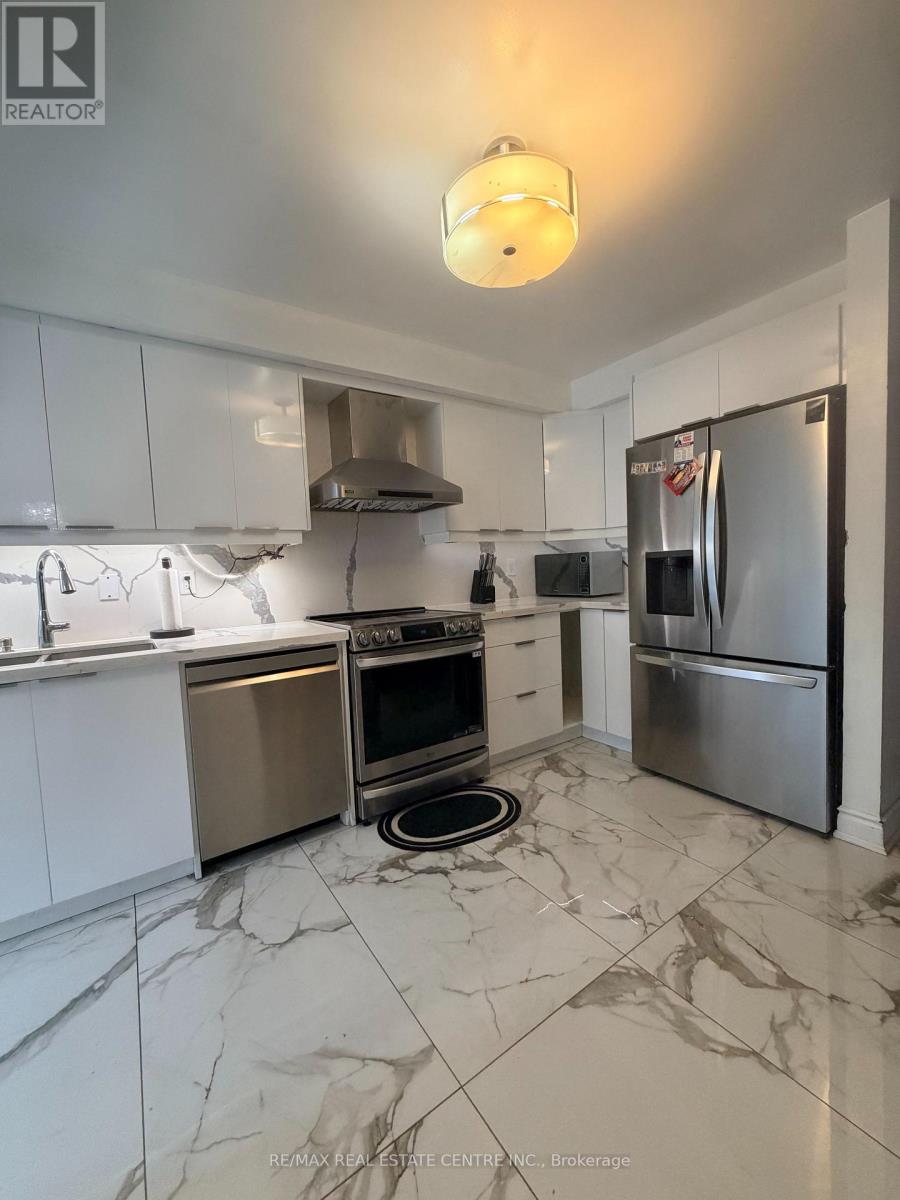 23 Capistro Street, Brampton, Ontario  L7A 3J2 - Photo 7 - W12481607