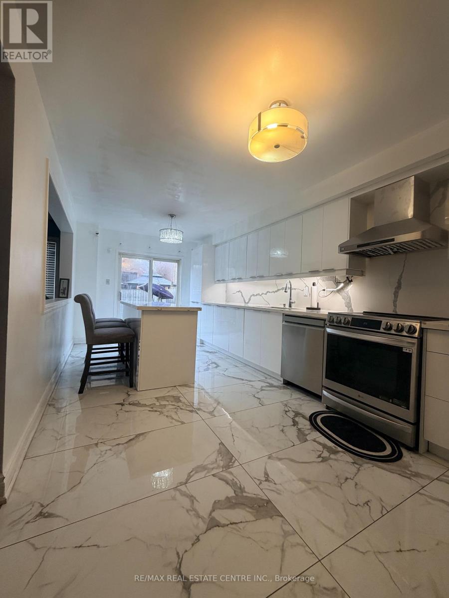 23 Capistro Street, Brampton, Ontario  L7A 3J2 - Photo 8 - W12481607
