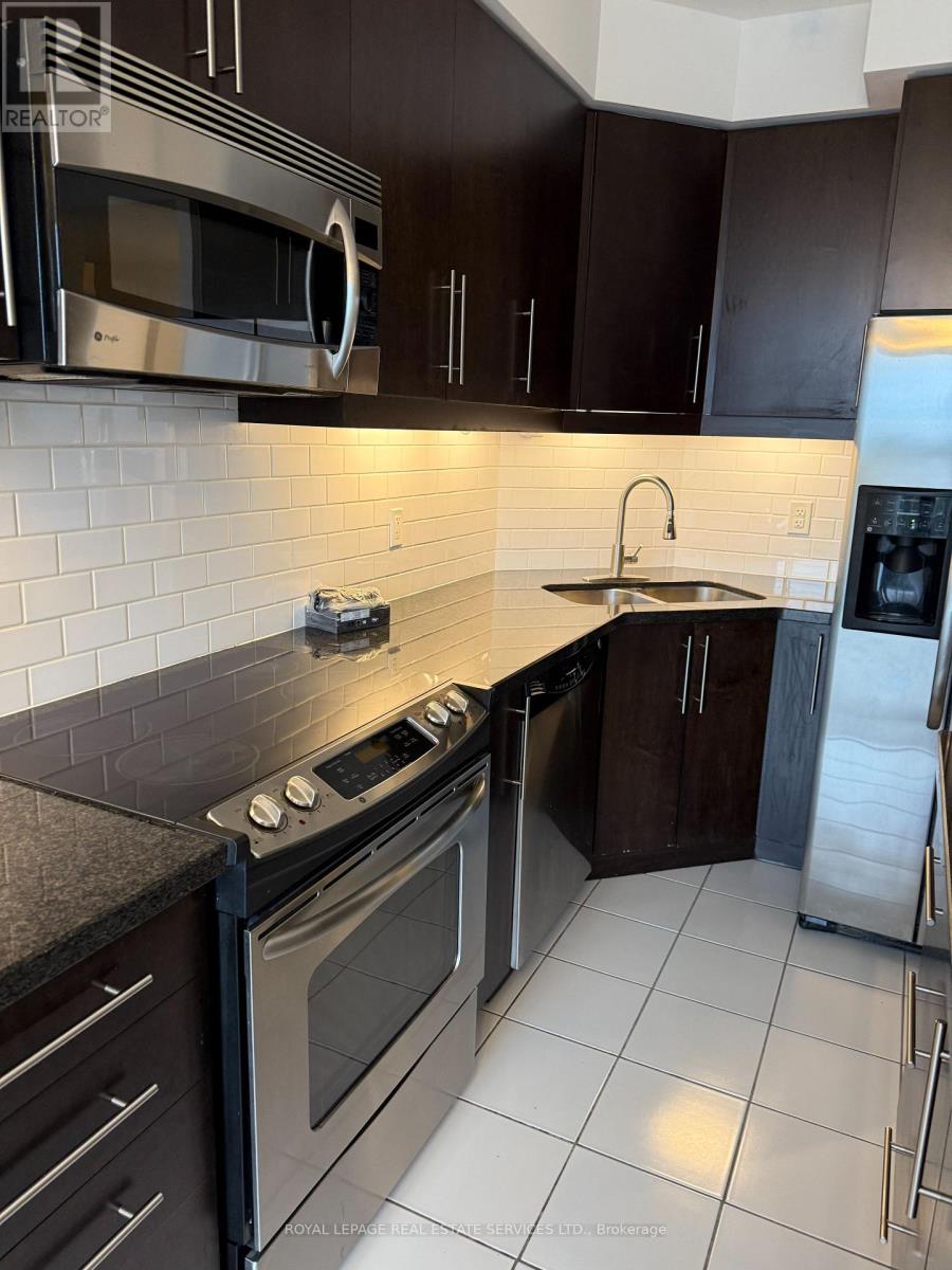 304 - 223 Webb Drive, Mississauga, Ontario  L5B 0E8 - Photo 4 - W12481624