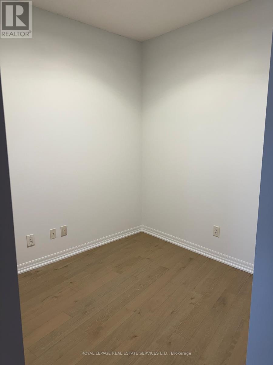 304 - 223 Webb Drive, Mississauga, Ontario  L5B 0E8 - Photo 6 - W12481624