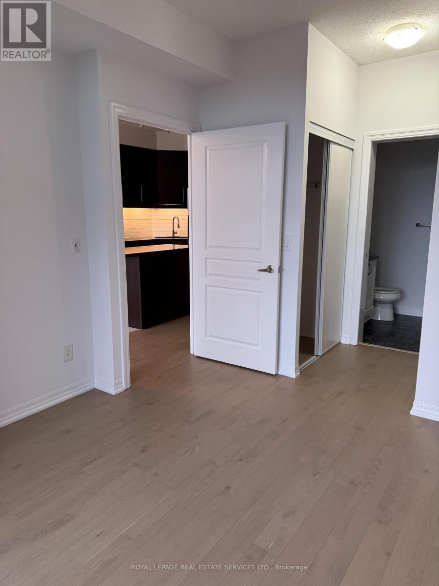 304 - 223 Webb Drive, Mississauga, Ontario  L5B 0E8 - Photo 7 - W12481624