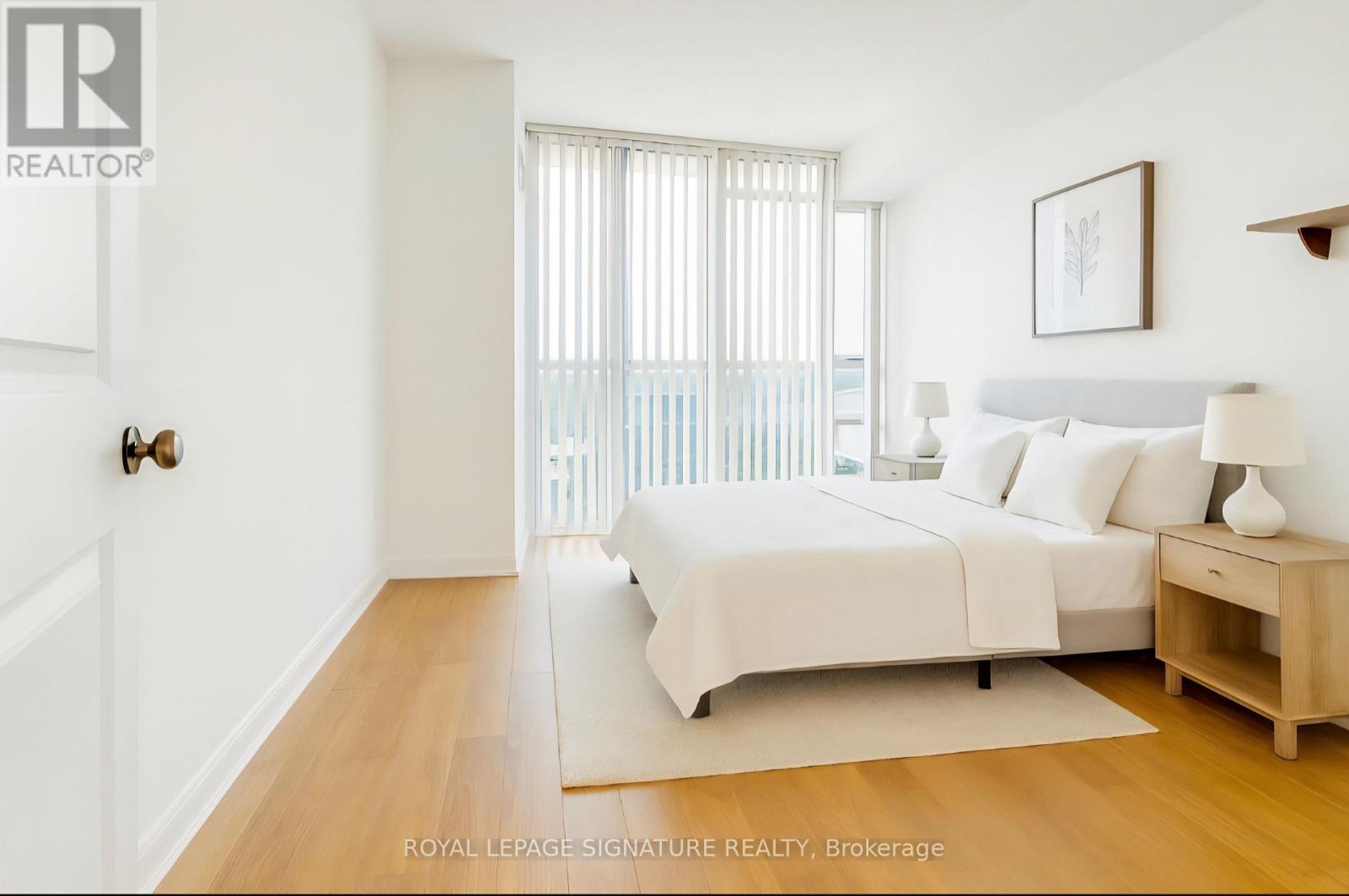 1010 - 50 Eglinton Avenue W, Mississauga, Ontario  L5R 3P5 - Photo 8 - W12481630