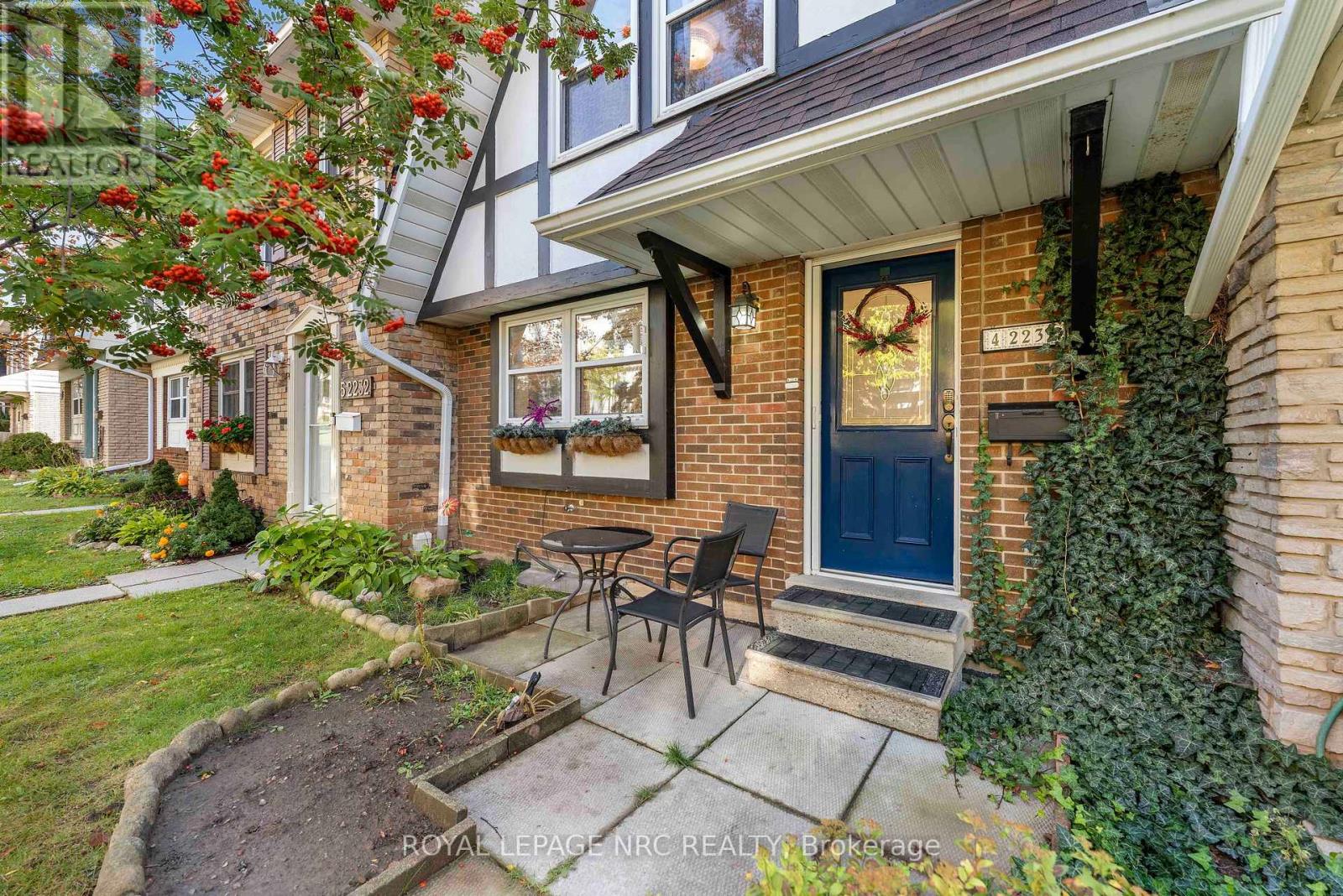 4 - 2232 Upper Middle Road, Burlington, Ontario  L7P 2Z9 - Photo 4 - W12481639