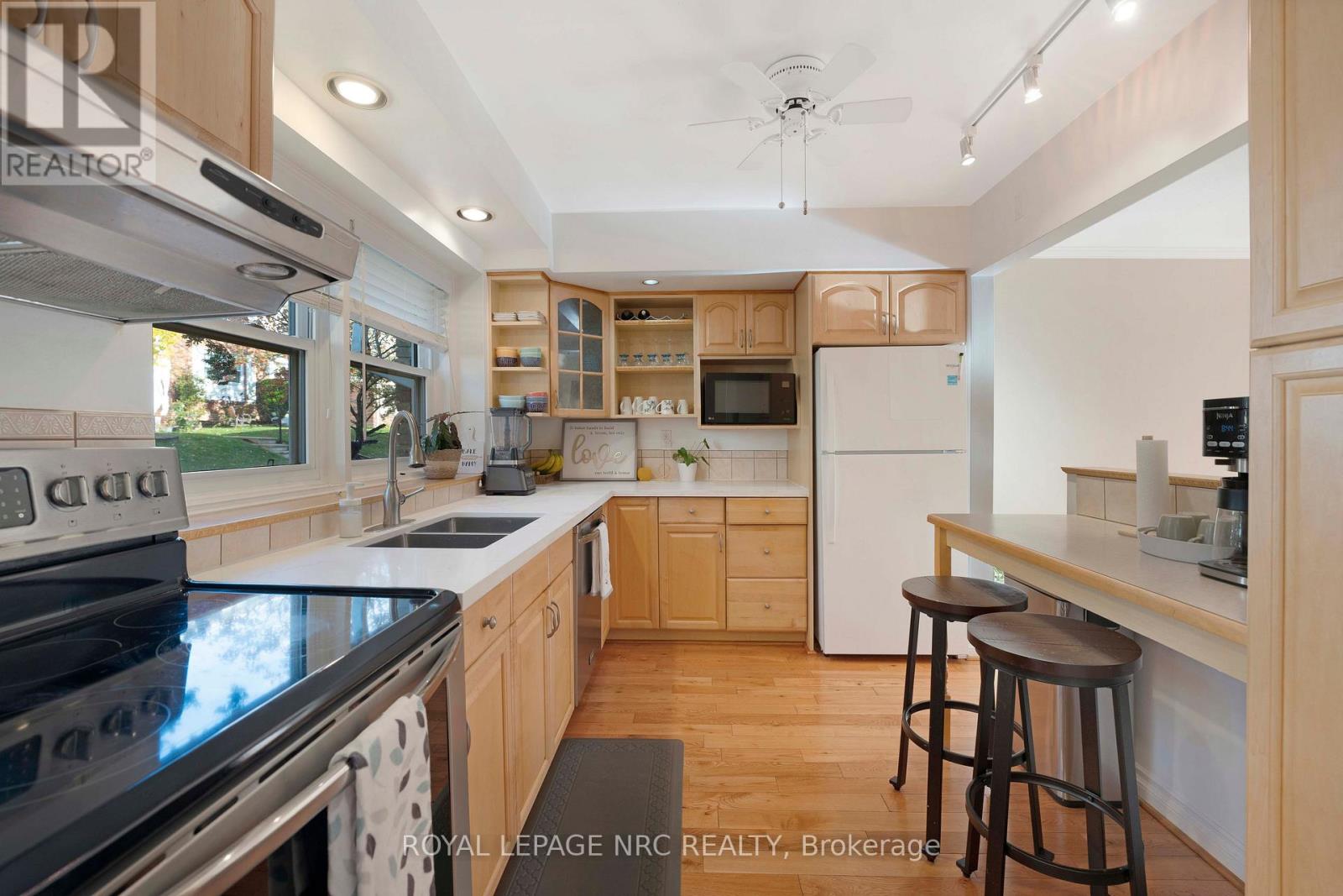4 - 2232 Upper Middle Road, Burlington, Ontario  L7P 2Z9 - Photo 7 - W12481639