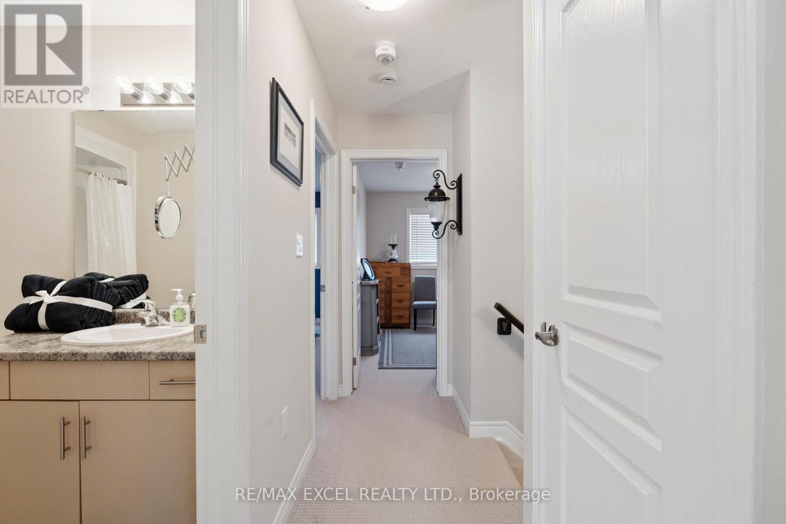 6401 Shapton Crescent, Niagara Falls, Ontario  L2H 0L8 - Photo 8 - X12481588