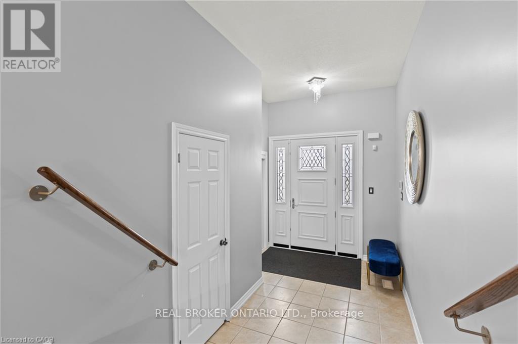 14 Carroll Lane, Brantford, Ontario  N3T 5L5 - Photo 3 - X12481614