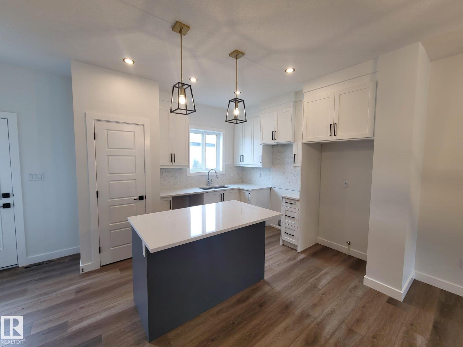 9802 107 Morinville Av, Morinville, Alberta  T8R 1E5 - Photo 4 - E4463471